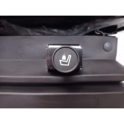 Fotel z amortyzacją pneumatyczną- płytą obrotową- pdłokietnikami i zagłówkiem- wersja comfort AMA SEAT  MSG95G/721